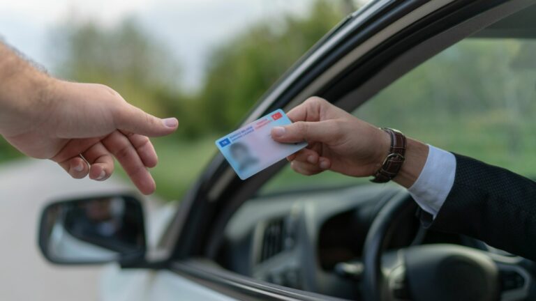 Tout ce que vous devez savoir sur le permis de conduire français !