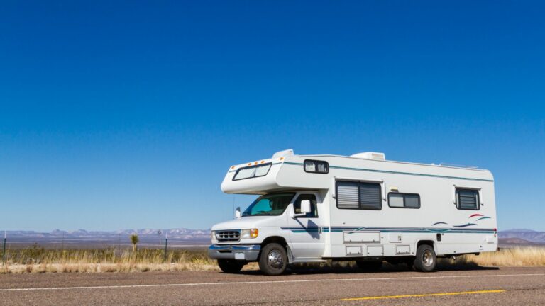 Quel Kit Solaire Choisir pour Mon Camping-Car ou Mon Camion Aménagé ?