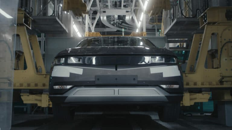 Hyundai y Tesla revolucionan la fabricación de autos eléctricos con impresionantes reducciones de costos