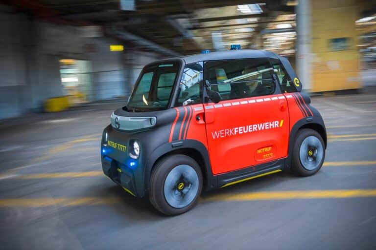 descubre el nuevo opel rocks, un vehículo que combina diseño moderno, tecnología avanzada y un rendimiento excepcional. perfecto para aquellos que buscan aventuras urbanas y estilo en cada trayecto.